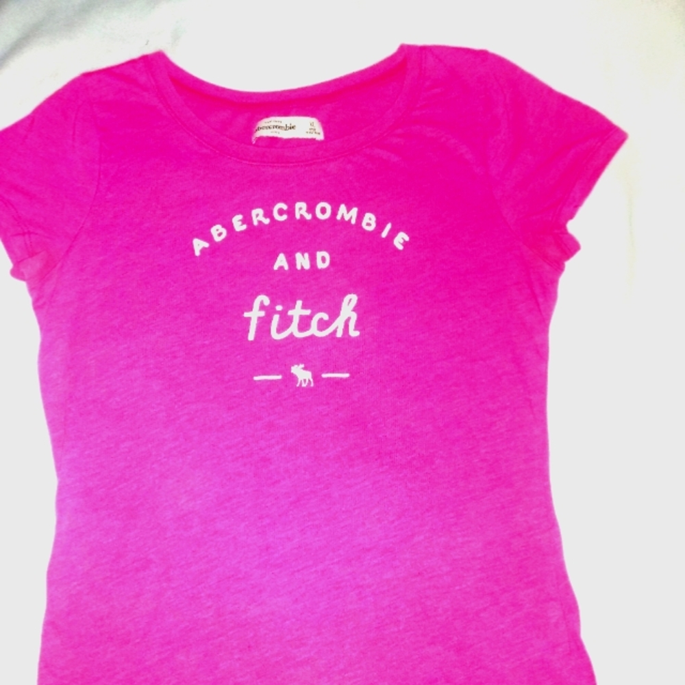 Girls💗PINK Abercrombie shortsleeved t-shirt.